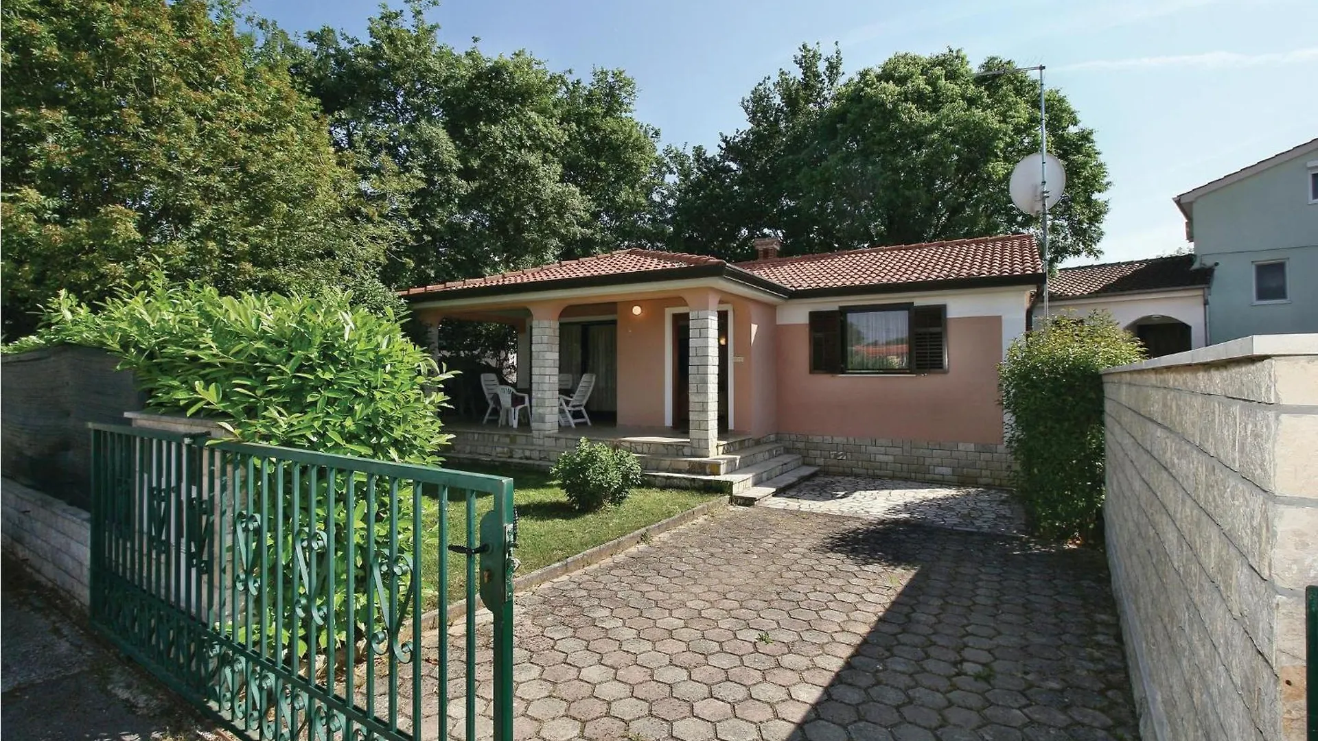 Gorgeous Home In Porec With Wifi